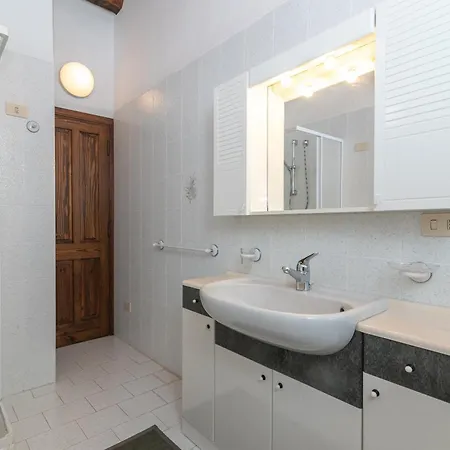 Apartment Casa Via Dei Pini - *